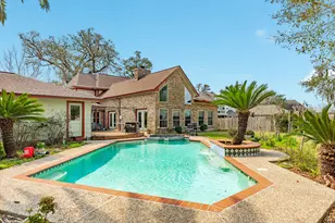 304 Arrow Wood St, Lake Jackson, TX 77566 - Photo 3