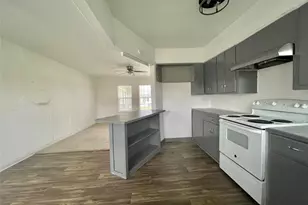 1754 W 6th St, Freeport, TX 77541 - Photo 7