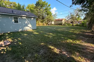 7542 Bywood St, Houston, TX 77028 - Photo 9