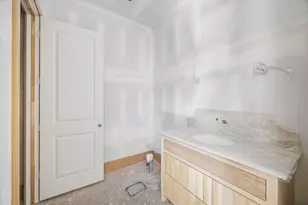 1050 W 42nd St, Houston, TX 77018 - Photo 11