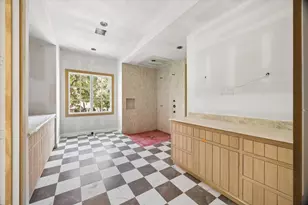 1050 W 42nd St, Houston, TX 77018 - Photo 13