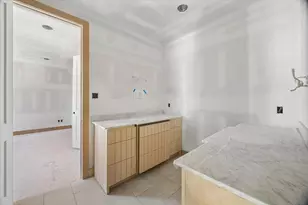 1050 W 42nd St, Houston, TX 77018 - Photo 17