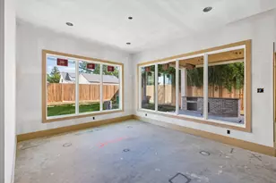 1050 W 42nd St, Houston, TX 77018 - Photo 7