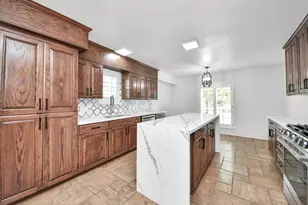 4631 Mi Castillo Ct, Houston, TX 77045 - Photo 9
