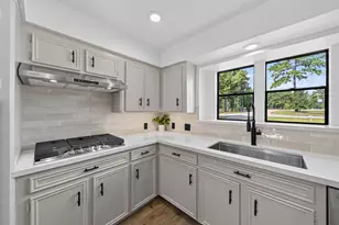 711 Baker Dr, Tomball, TX 77375 - Photo 11