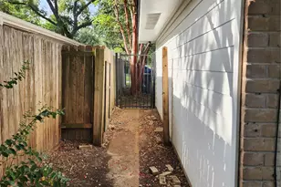12875 Westella Dr, Houston, TX 77077 - Photo 25