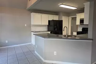 2215 Lady Leslie Ln, Pearland, TX 77581 - Photo 9