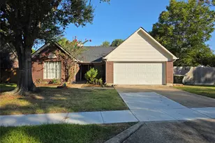 2215 Lady Leslie Ln, Pearland, TX 77581 - Photo 1