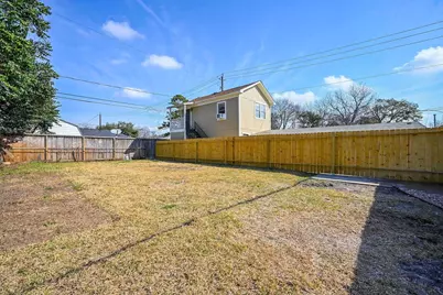 247 E Janisch Rd, Houston, TX 77022 - Photo 23