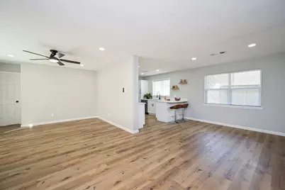 247 E Janisch Rd, Houston, TX 77022 - Photo 7