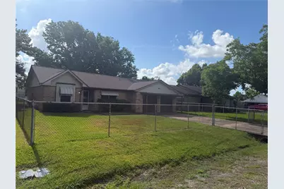 501 E Oak Street, Highlands, TX 77562 - Photo 3