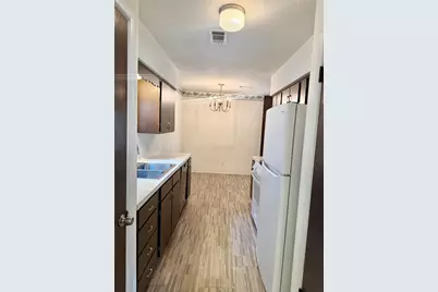 501 E Oak Street, Highlands, TX 77562 - Photo 11