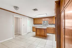1120 E 26th St, Houston, TX 77009 - Photo 9