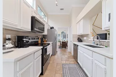 36 N Rain Forest Court, The Woodlands, TX 77380 - Photo 9