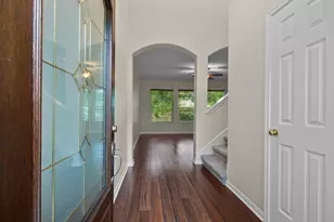142 W Burberry Cir, The Woodlands, TX 77384 - Photo 5