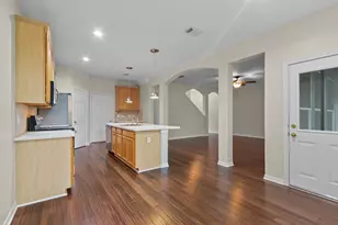 142 W Burberry Cir, The Woodlands, TX 77384 - Photo 17
