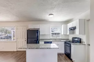 8702 Josie St, Houston, TX 77029 - Photo 9