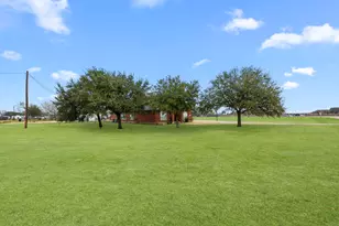 6908 Westgate St, Wallis, TX 77485 - Photo 33