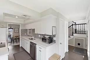 731 Worthshire St, Houston, TX 77008 - Photo 11