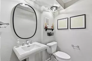 731 Worthshire St, Houston, TX 77008 - Photo 17