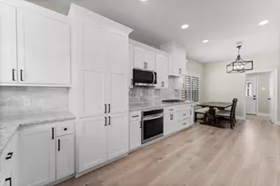 28814 Holly Hill Dr, Shenandoah, TX 77381 - Photo 17