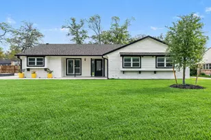 28814 Holly Hill Dr, Shenandoah, TX 77381 - Photo 1