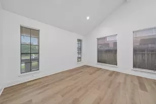 4735 Woodford St, Baytown, TX 77521 - Photo 9