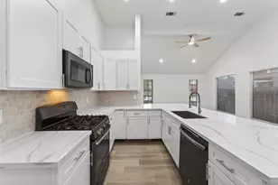 4735 Woodford St, Baytown, TX 77521 - Photo 21