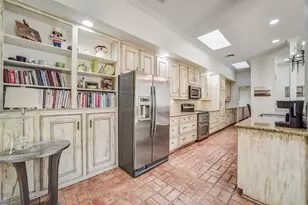 2011 Canongate Dr, Houston, TX 77056 - Photo 7