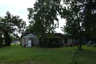 405 Center Way St, Lake Jackson, TX 77566 - Photo 19