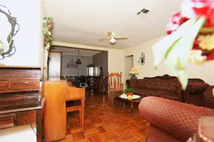 405 Center Way St, Lake Jackson, TX 77566 - Photo 3