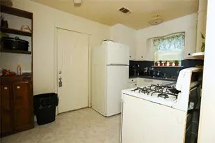 405 Center Way St, Lake Jackson, TX 77566 - Photo 9