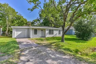 704 Grafton St, La Marque, TX 77568 - Photo 1