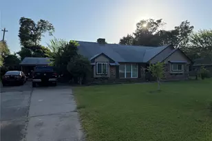 401 Southern Oaks Dr, Lake Jackson, TX 77566 - Photo 9