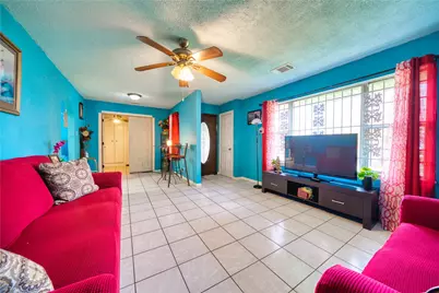 4931 Mercedes Lane, Houston, TX 77022 - Photo 9