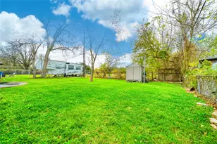 4931 Mercedes Ln, Houston, TX 77022 - Photo 29