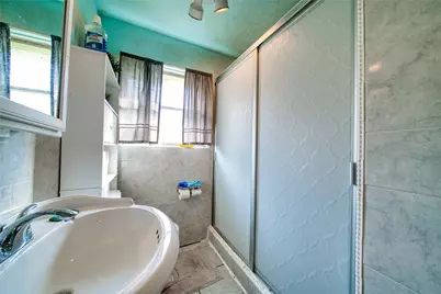 4931 Mercedes Lane, Houston, TX 77022 - Photo 23