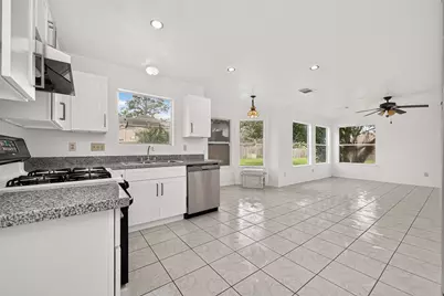 8202 Worthington Dr, Houston, TX 77083 - Photo 17