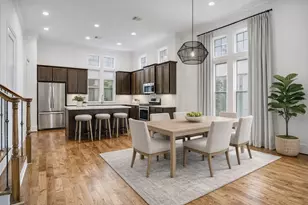 3225 Maxroy St, Houston, TX 77008 - Photo 9