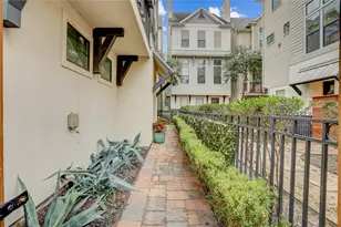 3225 Maxroy St, Houston, TX 77008 - Photo 3