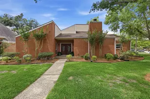 1022 Trapper Hill Dr, Houston, TX 77077 - Photo 3