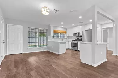 5747 Thrush Drive, Houston, TX 77033 - Photo 5