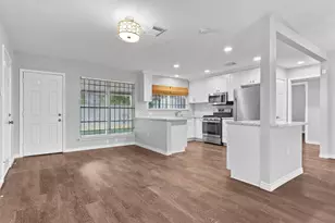 5747 Thrush Dr, Houston, TX 77033 - Photo 5