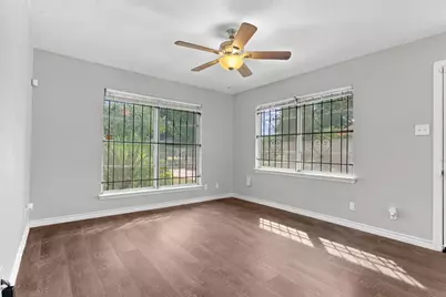 5747 Thrush Drive, Houston, TX 77033 - Photo 13