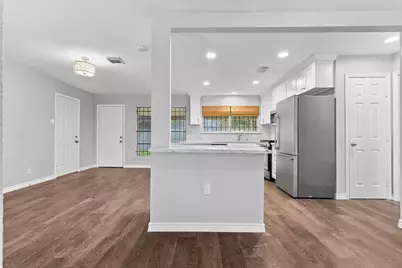 5747 Thrush Drive, Houston, TX 77033 - Photo 17