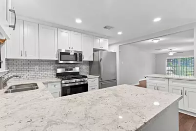 5747 Thrush Drive, Houston, TX 77033 - Photo 21