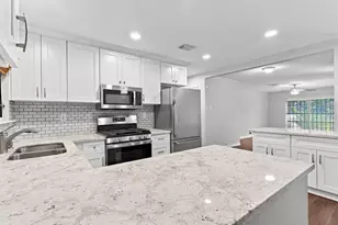 5747 Thrush Dr, Houston, TX 77033 - Photo 21