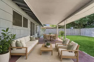 5747 Thrush Dr, Houston, TX 77033 - Photo 37