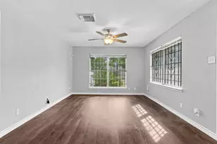 5747 Thrush Dr, Houston, TX 77033 - Photo 23