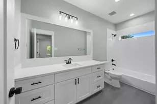 8025 Cedel Dr, Houston, TX 77055 - Photo 13